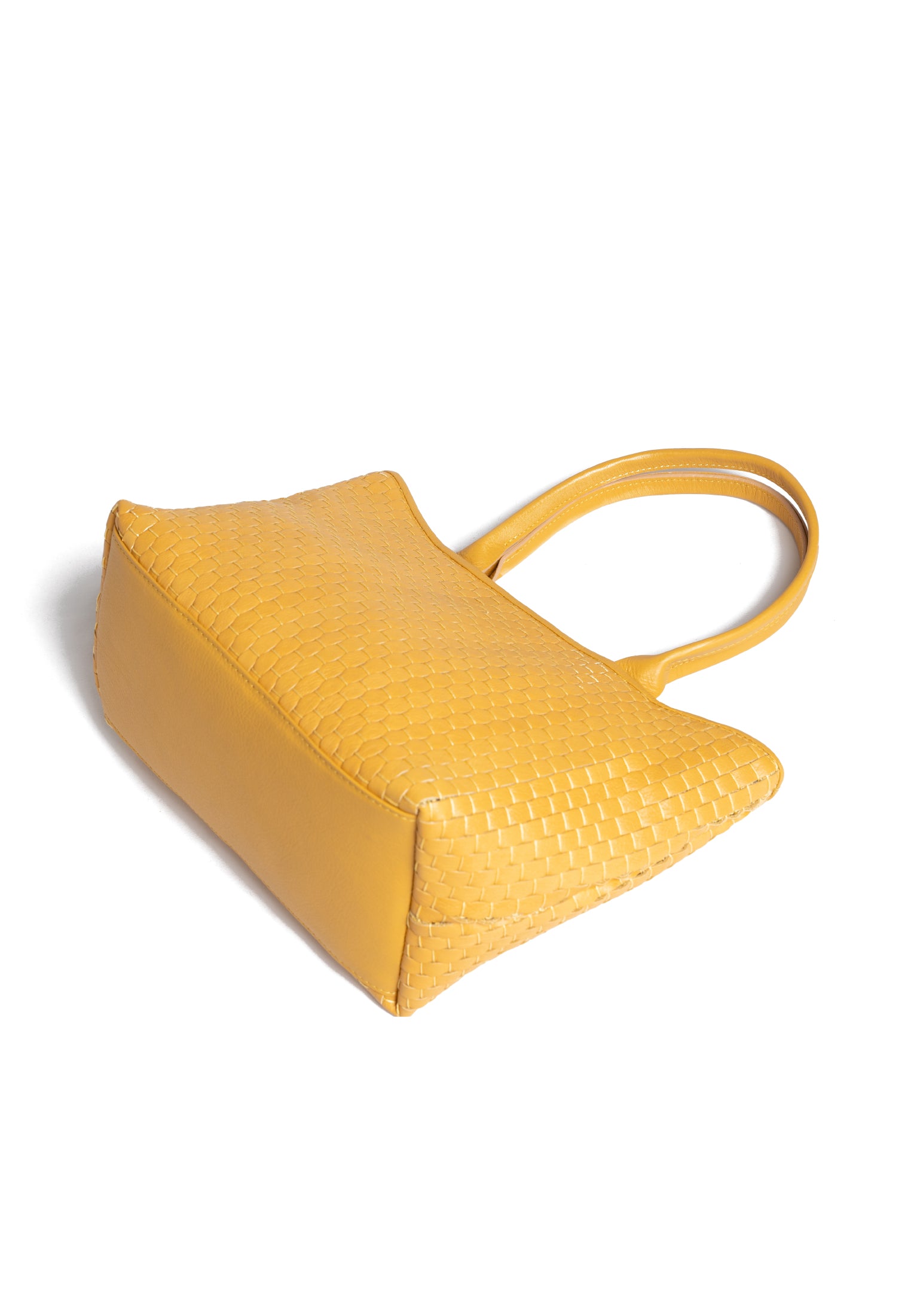 The flatlay 176 features a smooth leather bottom that makes it easy to clean.