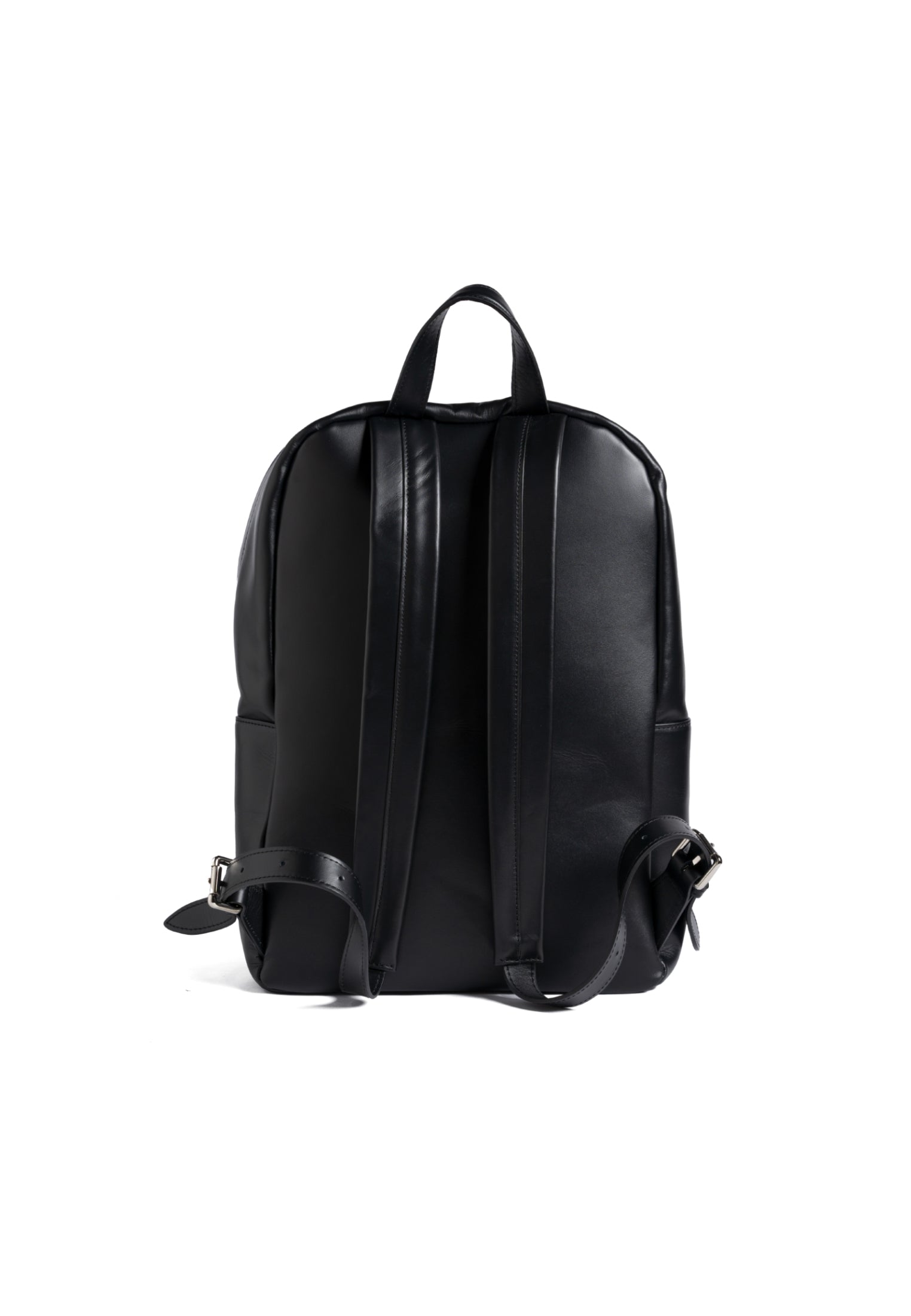Adjustable leather straps ensuring comfort and versatility.