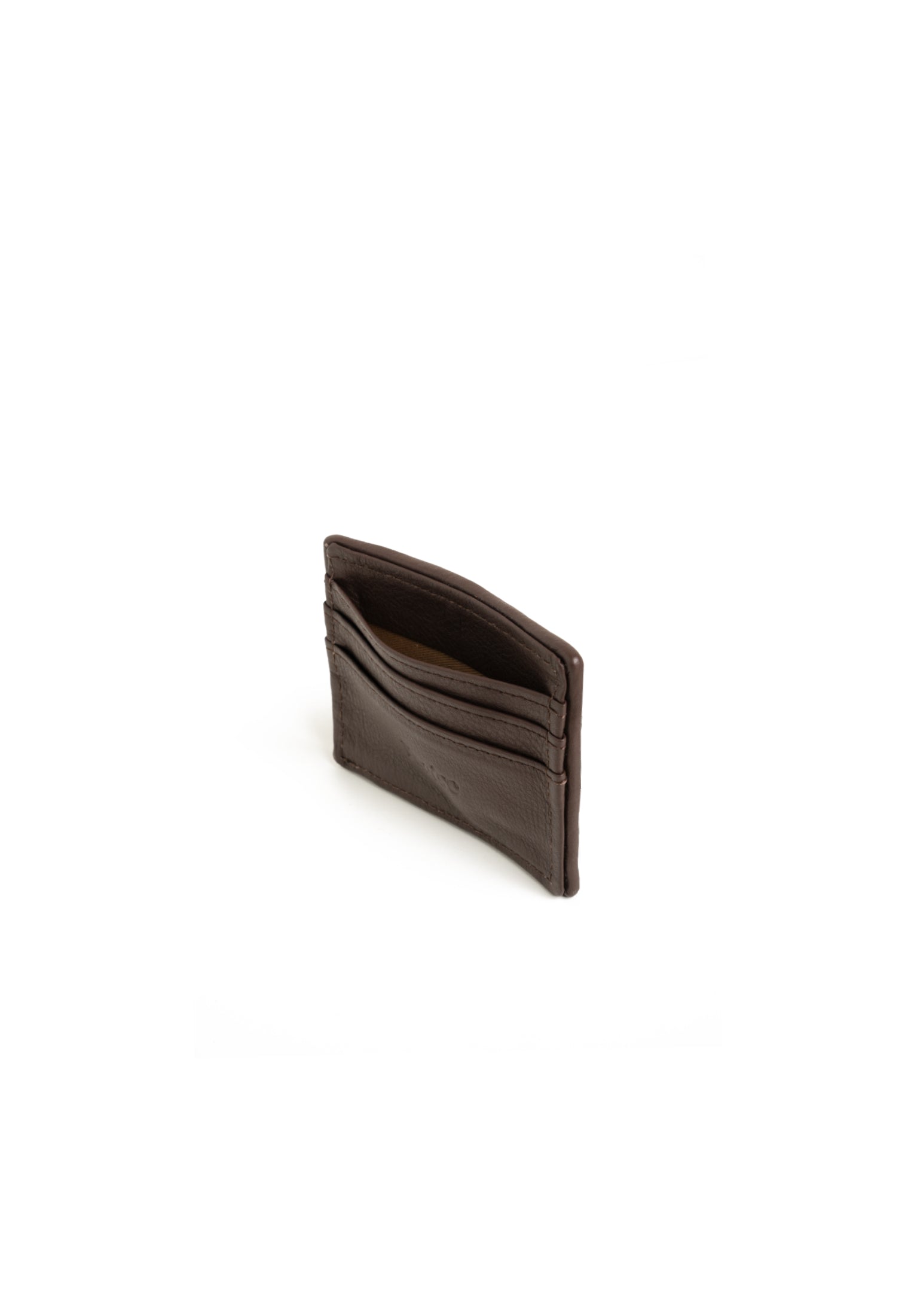 Side profile of the Parise 3X cardholder, ultra-thin and refined, showcasing the spacious slots fo credit cards.
