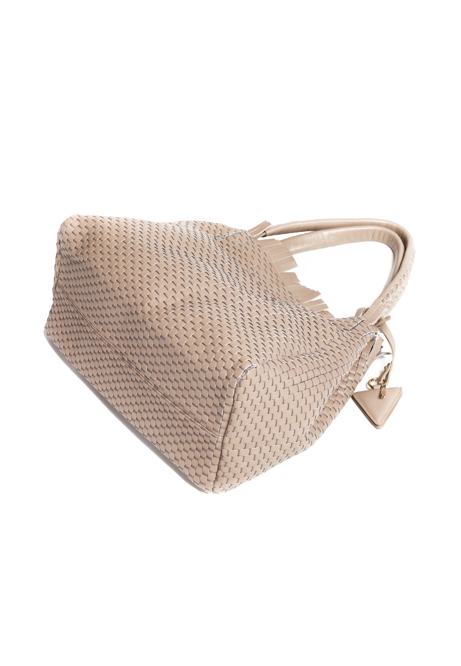 Flat-layout shot of the 09 Regular Acacia bag with its accessories, emphasising its versatility and timeless elegance.