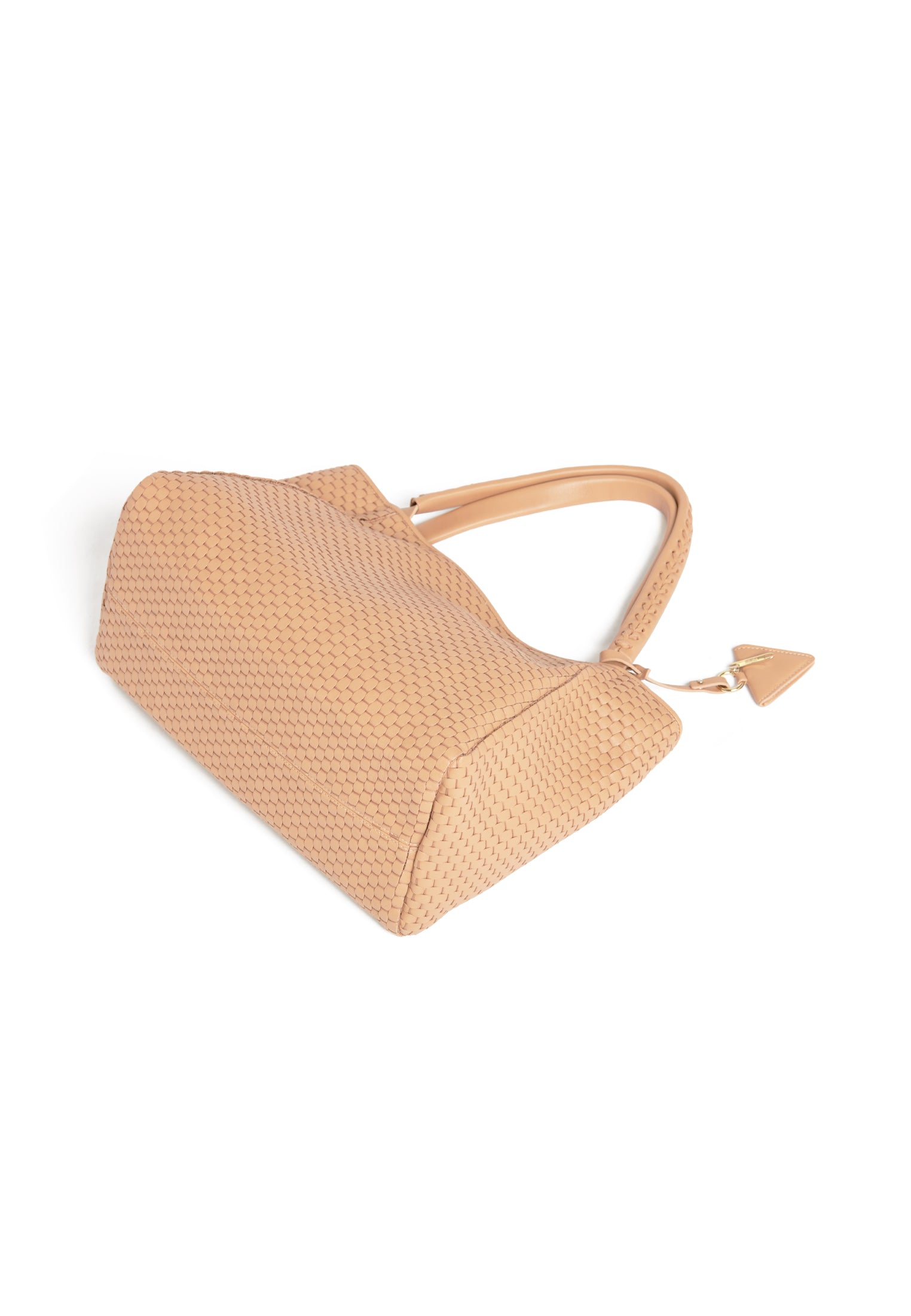 Flatlay of the 09 Plain bag with accessories, emphasizing its versatility and timeless elegance