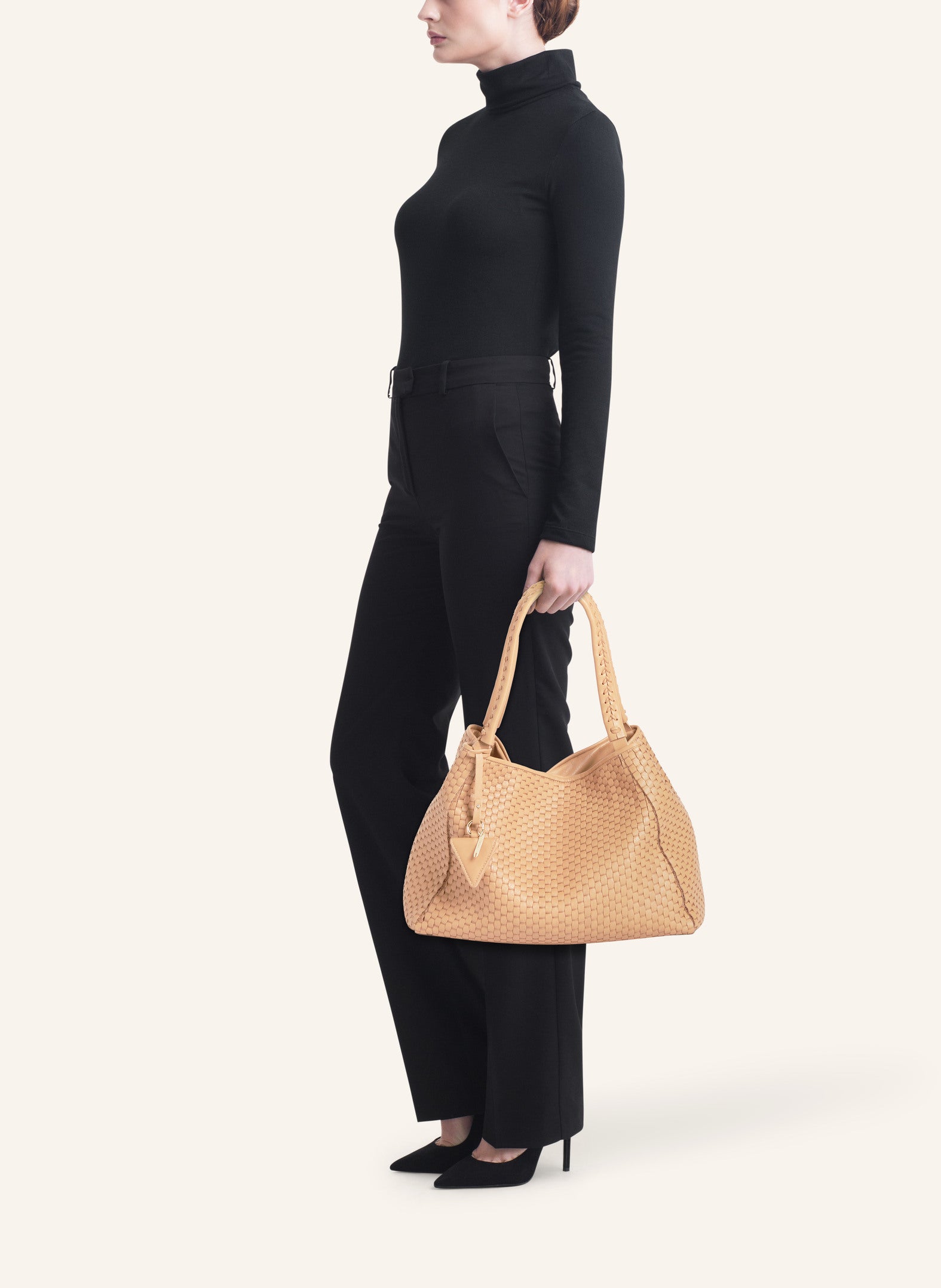 Parise 09 Camel Plain bag styled with an outfit, demonstrating its versatility