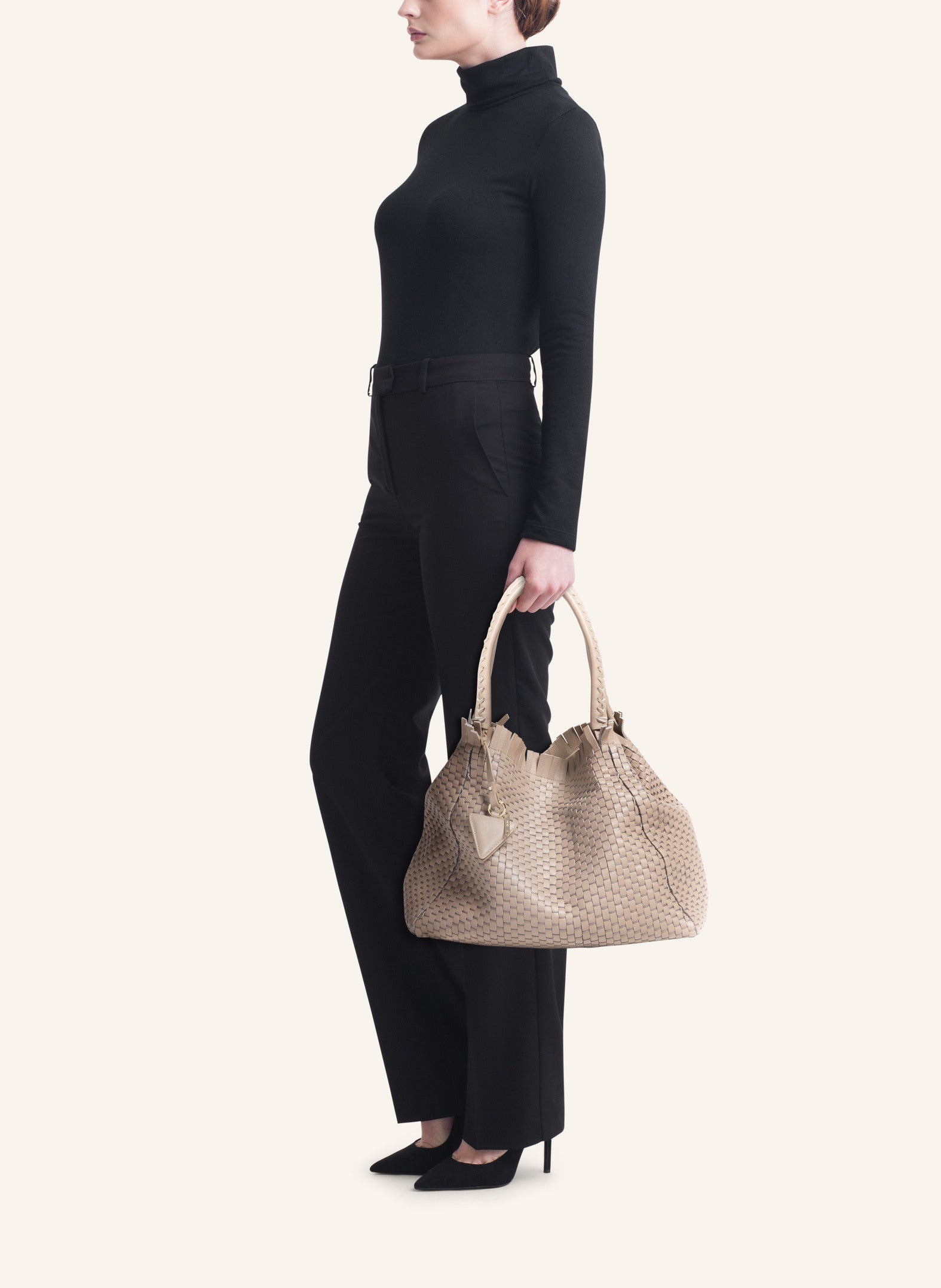 Parise 09 Acacia Regular bag styled with an outfit, demonstrating its versatility